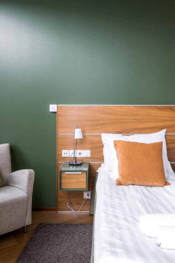 Hiisi Hotel Helsinki Jaetkaesaari Bagian luar foto