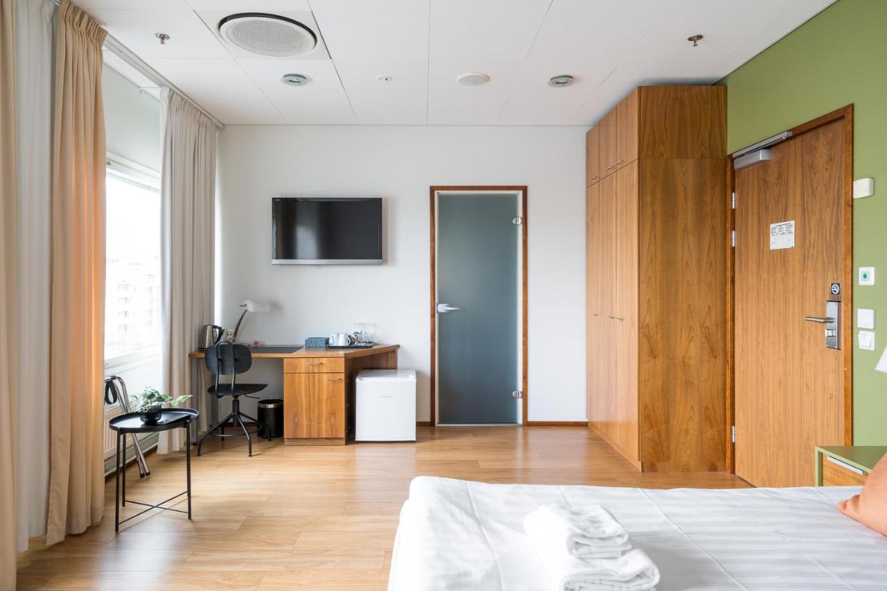 Hiisi Hotel Helsinki Jaetkaesaari Bagian luar foto