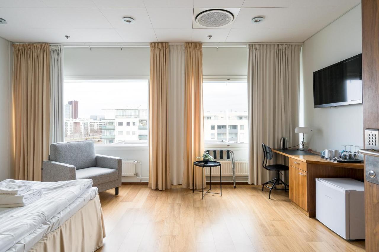 Hiisi Hotel Helsinki Jaetkaesaari Bagian luar foto