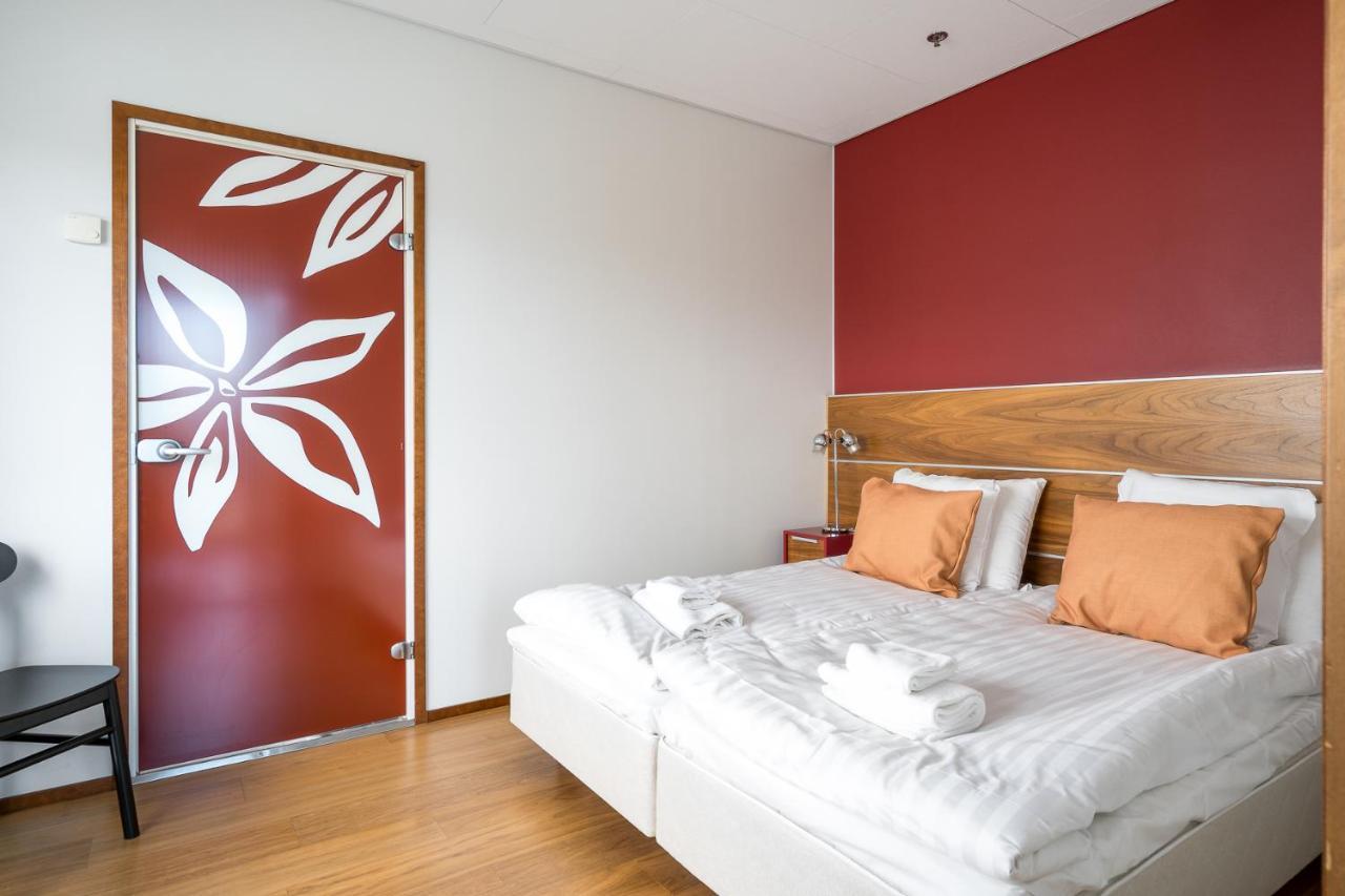 Hiisi Hotel Helsinki Jaetkaesaari Bagian luar foto